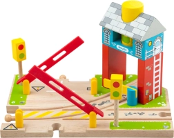 Дървен железопътен прелез със сигнализация