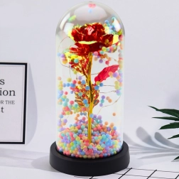 Вечна роза в купол с LED осветление и цветни топчета червена