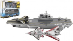 Самолетоносач с модели изтребители