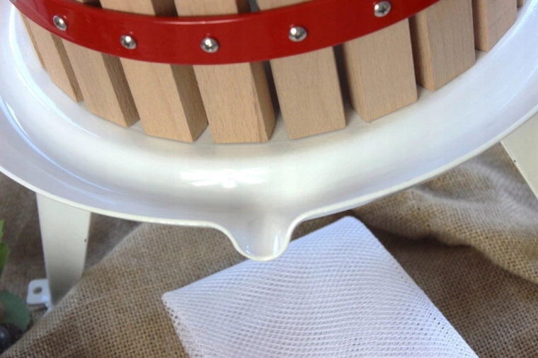 Beechwood basket and stable construction