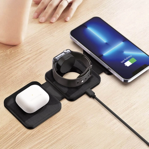 Simultaneous charging of up to three devices