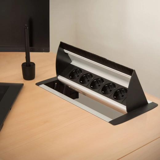Recessed retractable power strip with 5 outlets