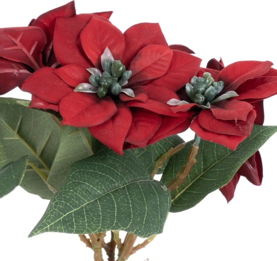 Realistic look of leaves and flowers