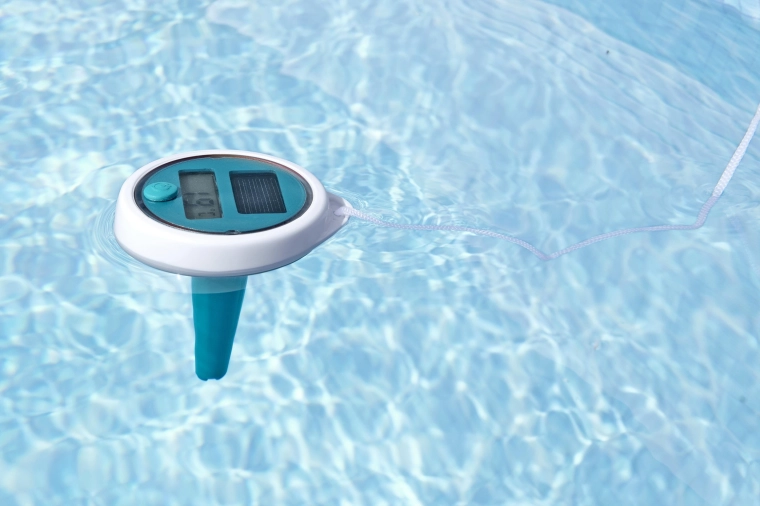 Floating design with cord