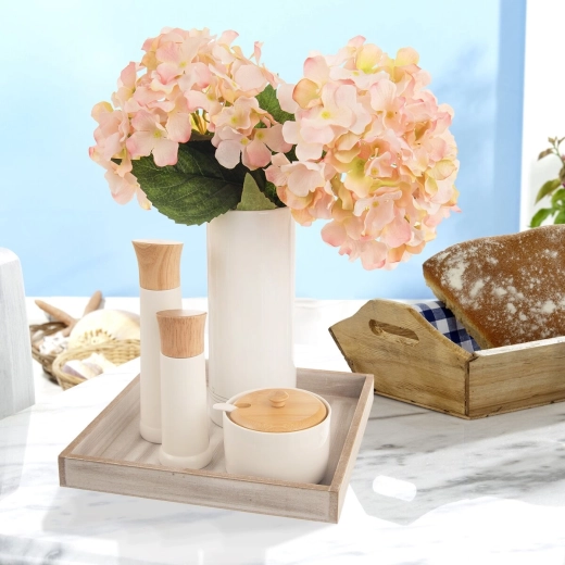 Ideal 25 × 25 cm size for smaller spaces