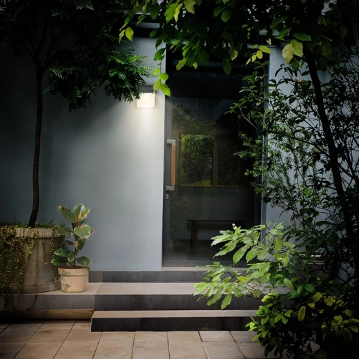 Pleasant warm light and even illumination