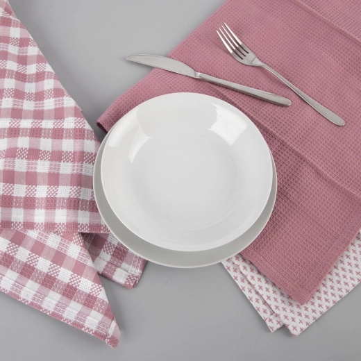 Pink design that makes the kitchen feel cozy