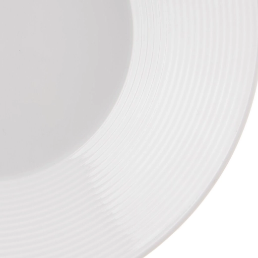 Clean “Line” decoration and easy matching
