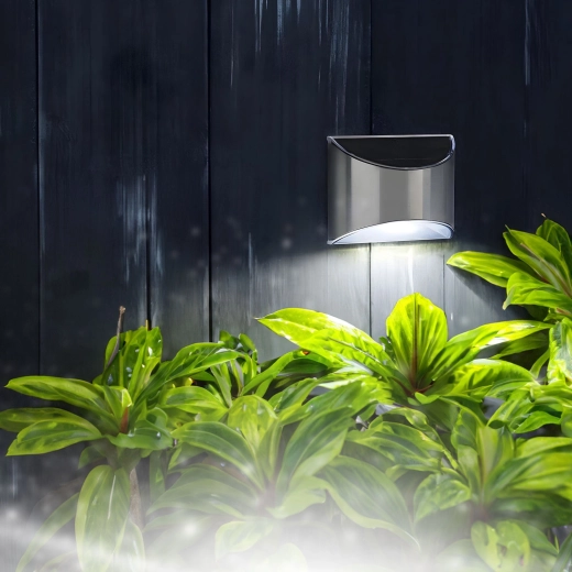Solar wall-mounted LED light with 4 SMD LEDs
