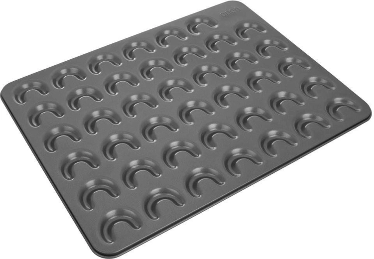 Durable carbon steel and even baking