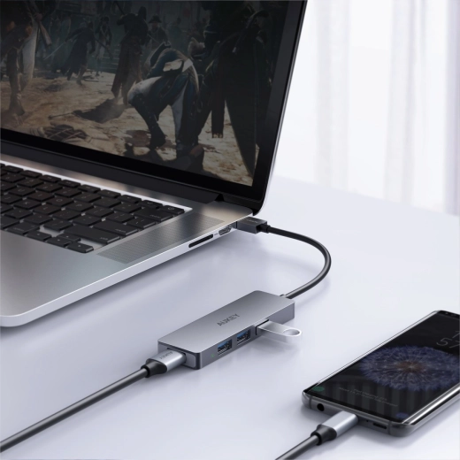 Fast transfer up to 5 Gb/s