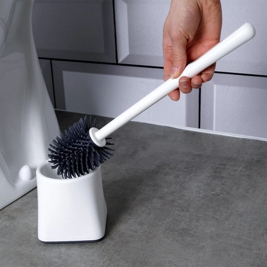 Ergonomic handle for comfortable cleaning