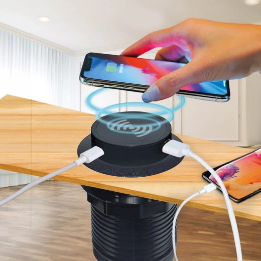 Fast charging via USB-C PD and USB-A QC 3.0