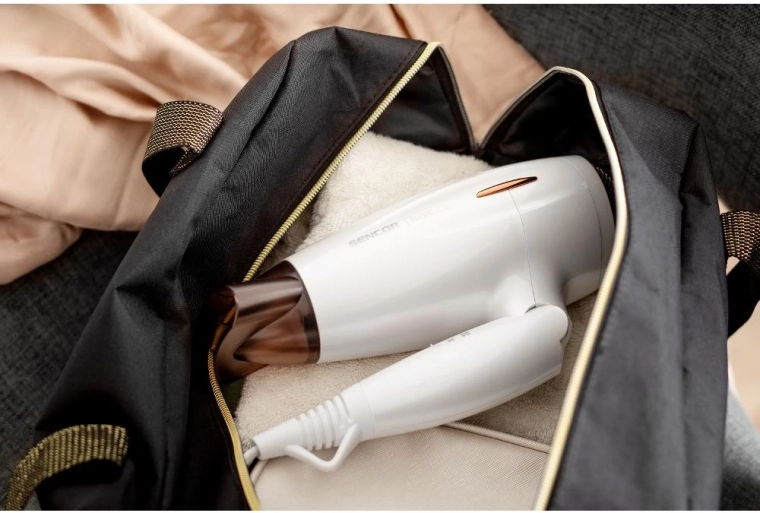 Folding handle for convenient travel