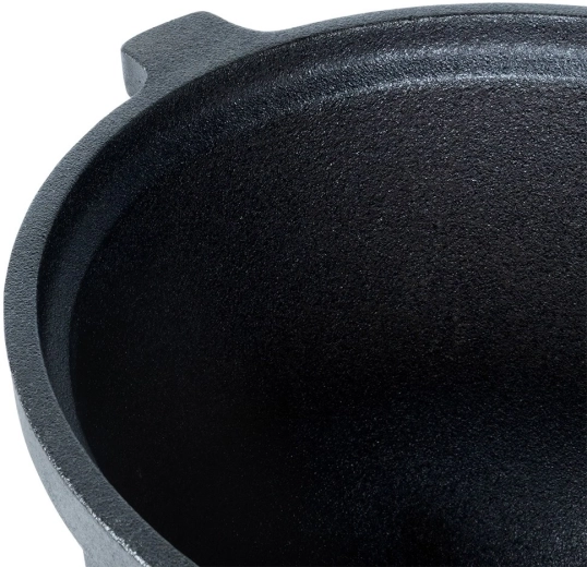 Solid cast iron for perfect outdoor cooking