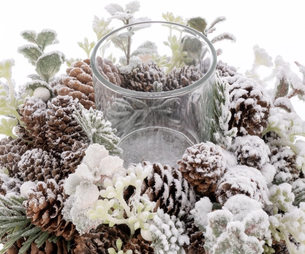 Snow-dusted pine cones for a winter look