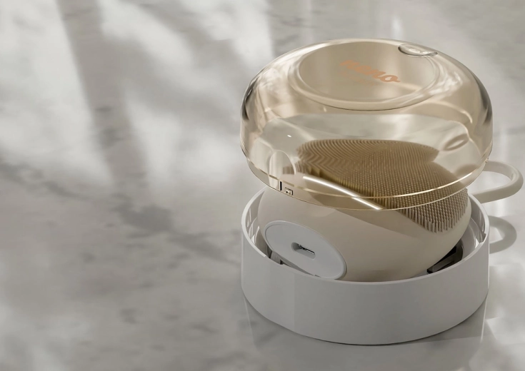 Hygienic magnetic case and safe use even in the shower