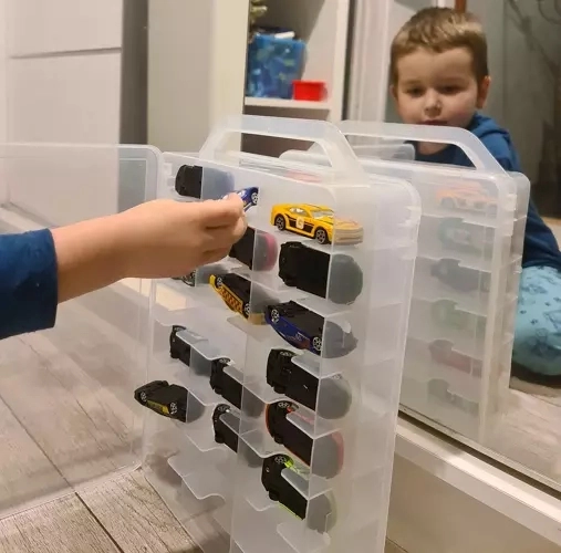 Double-sided case with lockable doors