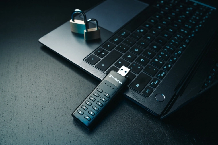 Защита срещу отгатване на кода и бърз USB 3.2 Gen 1