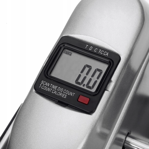 LCD дисплеят следи тренировъчните данни