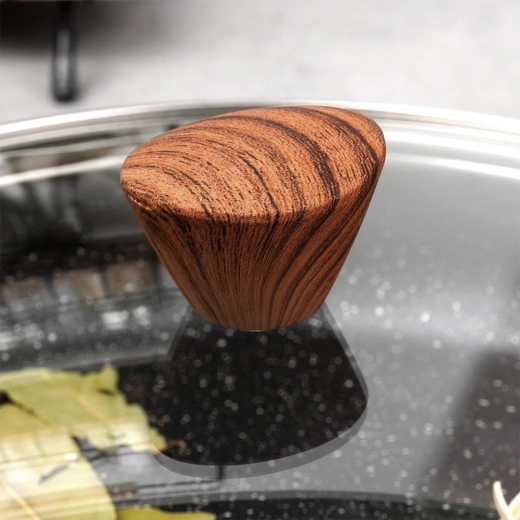 Удобна дръжка с дървесен вид и отвеждане на парата