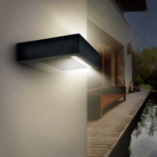 Suitable for outdoor use thanks to IP54 protection