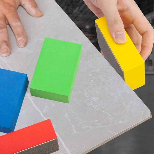 Comfortable manual use even on edges and in corners