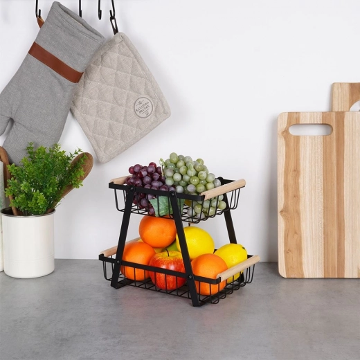 Здрава метална конструкция с дървени дръжки