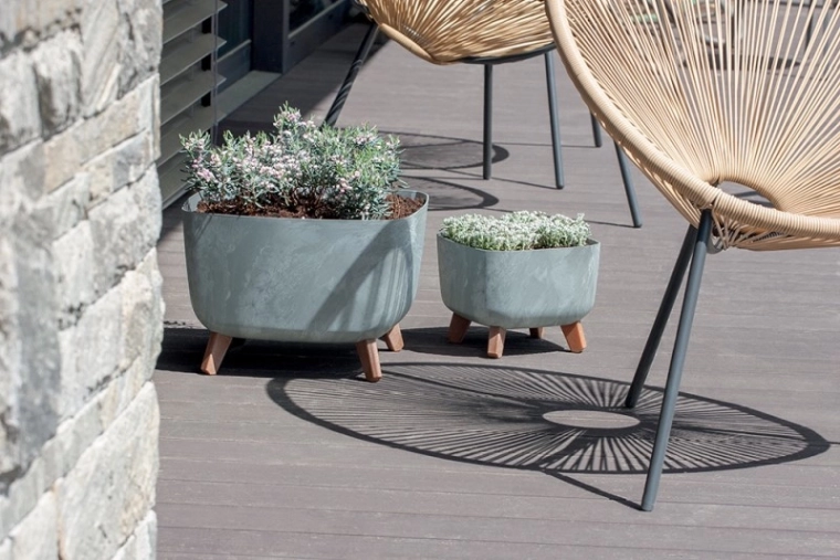 Modern look with raised legs