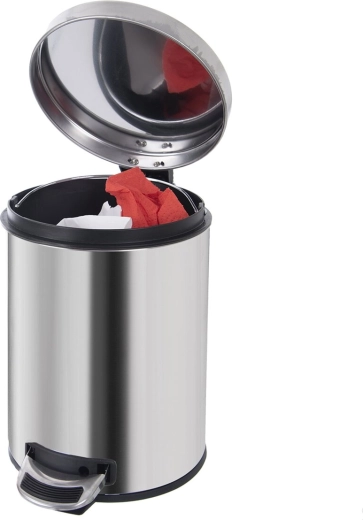The lid helps reduce odors and keep things tidy