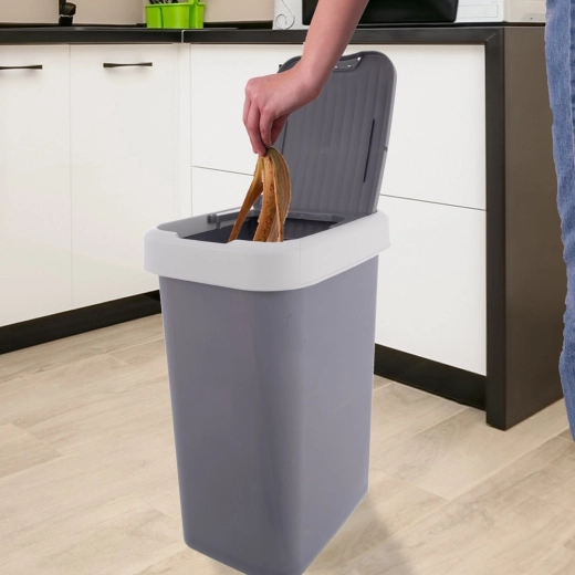 Swing lid with two-way opening