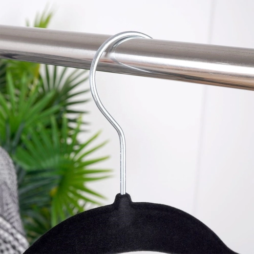 Противохлъзгащо кадифе защитава дрехите