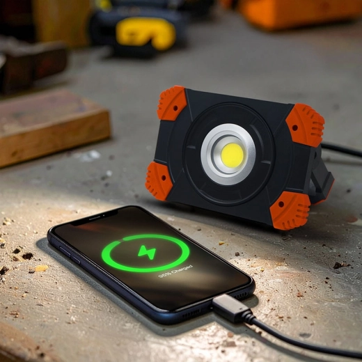 Акумулаторен прожектор с функция power bank