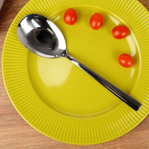 Large bowl for comfortable serving