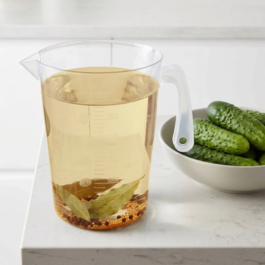 Transparent container for full control of the contents