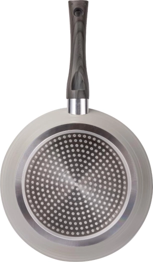 Thick base for reliable cooking