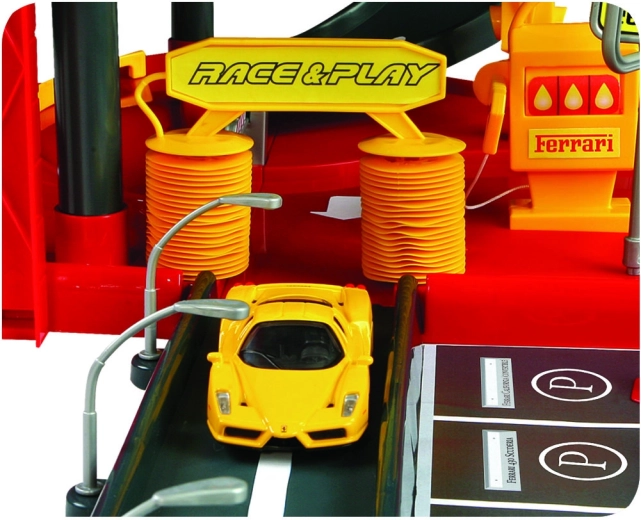 Функционален асансьор и реалистична автомивка