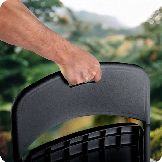 Easy carrying thanks to the integrated handle