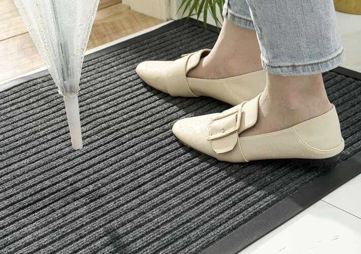 Universal use at the entrance and indoors