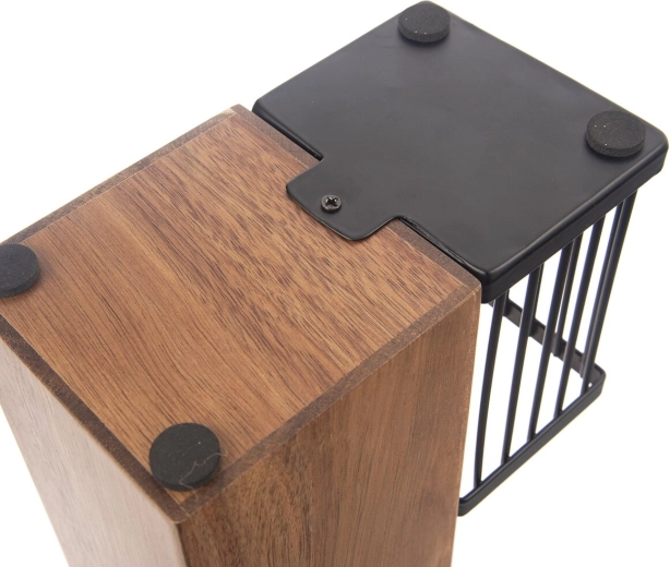 Side basket and stable design
