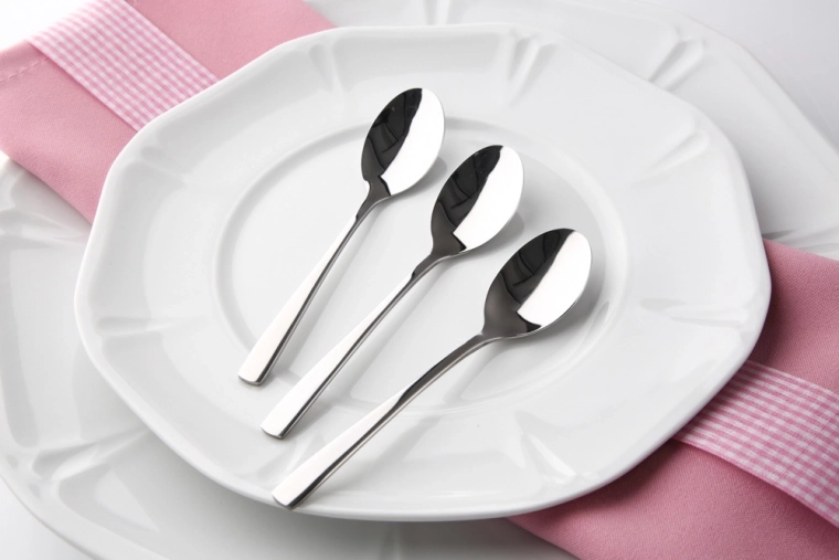 Minimalist shape and comfortable hold