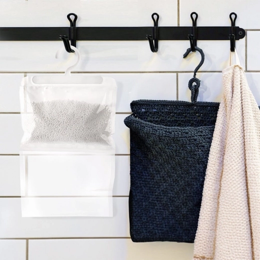 Лесно окачване в гардероб и баня