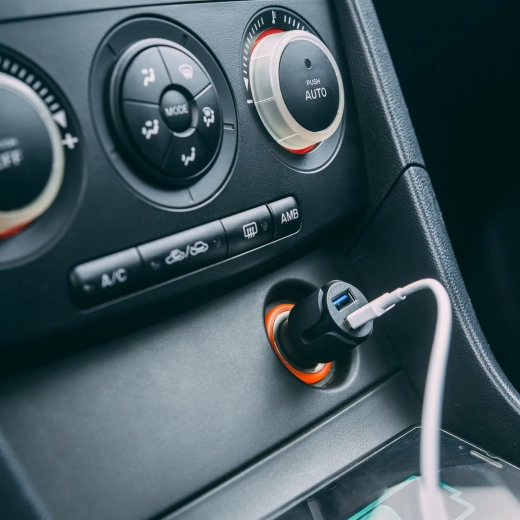 Car cigarette lighter adapter with 2 USB ports, 2.4 A, black