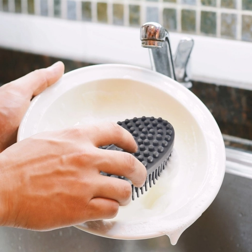 Gentle on dishes, effective on dirt