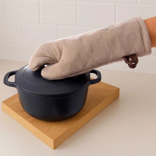 Integrated magnet for instant storage