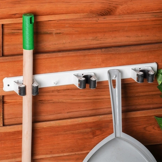 Лесен монтаж на стена