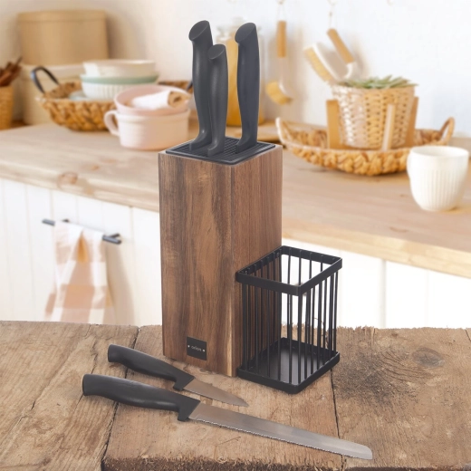 Knife block and knives always within reach