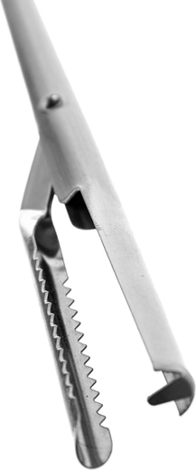Secure grip thanks to serrations and hook
