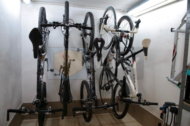 Space saving on the wall