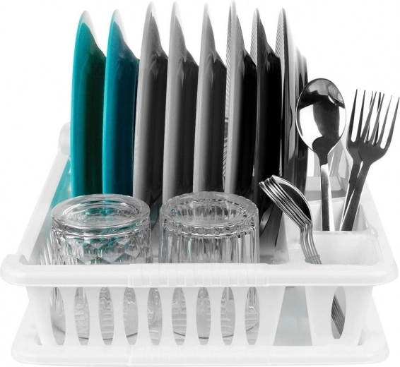 Обмислено разпределение: 8 чинии, прибори и чаши